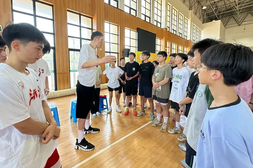 借助运动心理学家指导篮球运动员减压的方案_2